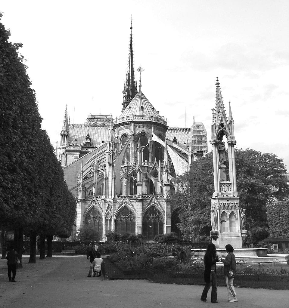Fontaine de la Vierge – Square Jean XXIII – Notre-Dame