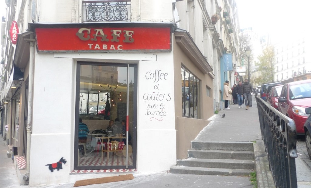 Café-tabac pour le petit-déjeuner, snacks à toute heure