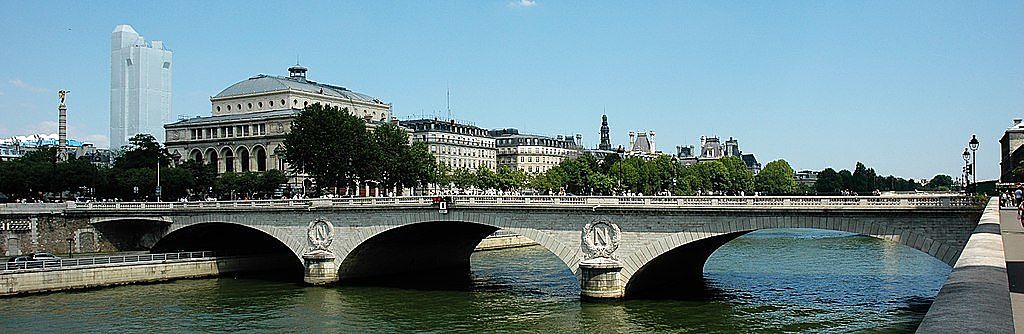 Мост Меня, связующее звено между Центром Помпиду и Латинским кварталом