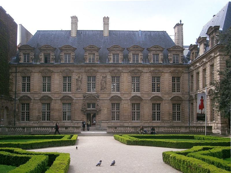 Sully-Hôtel, un bel hôtel particulier, aujourd’hui le « Centre des monuments nationaux »