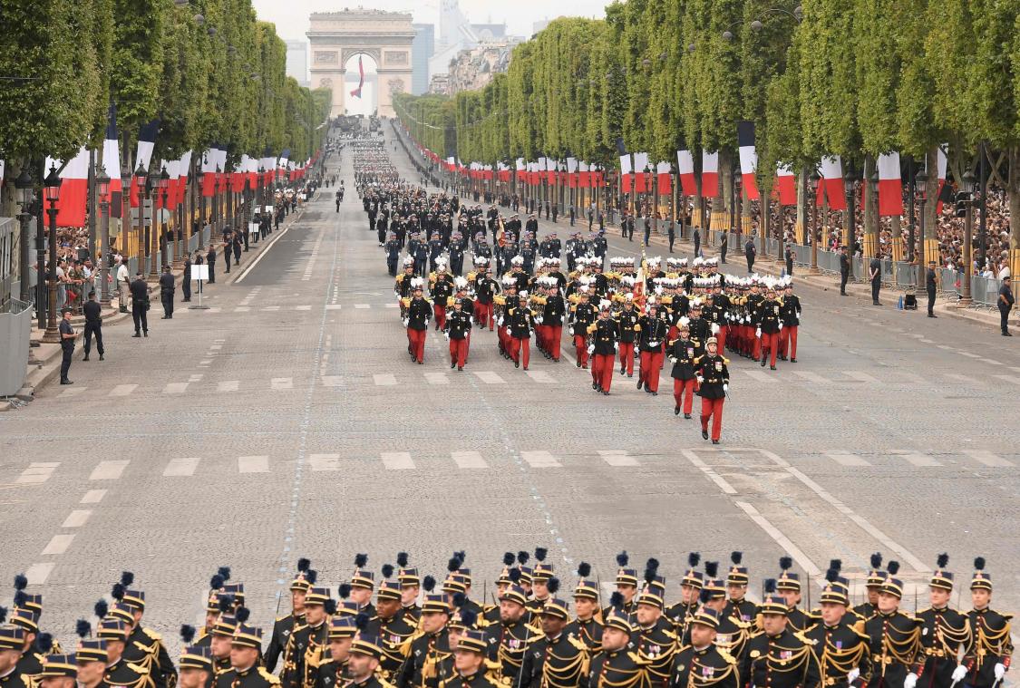 14 juillet à Paris-Ecole-militaire-de-paris-defile-champs-elysees