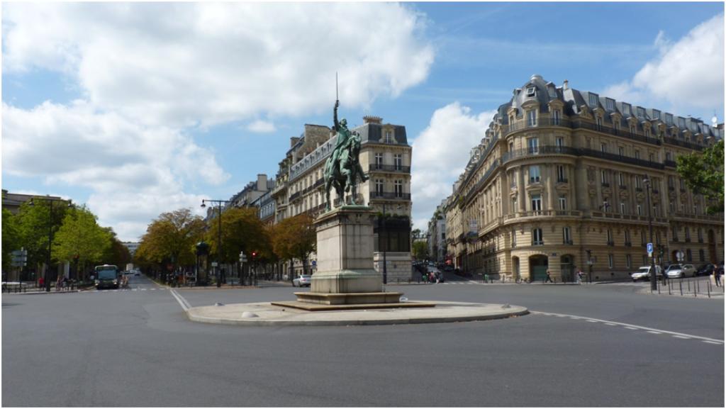 Place d'Iéna, un hommage des femmes américaines à George Washington