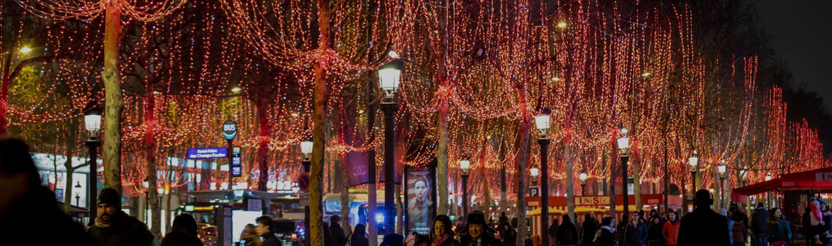 christmas-shopping-illuminated-street