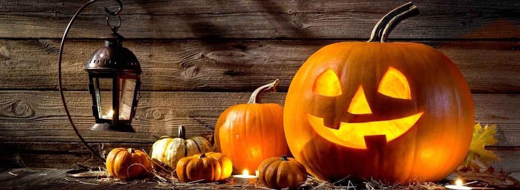 Halloween-in-paris-citrouilles-in-streets