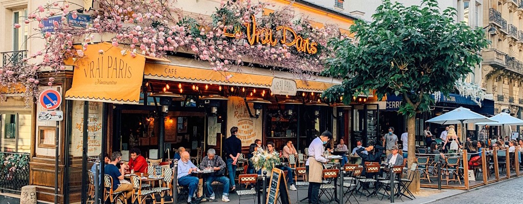 Quartier Pigalle entre cabarets légendaires et ruelles pittoresques