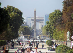 Champs-elysees-axe-place-concorde-arc-de-triomphe-la-defense-opt-opt-opt-300x221.jpg