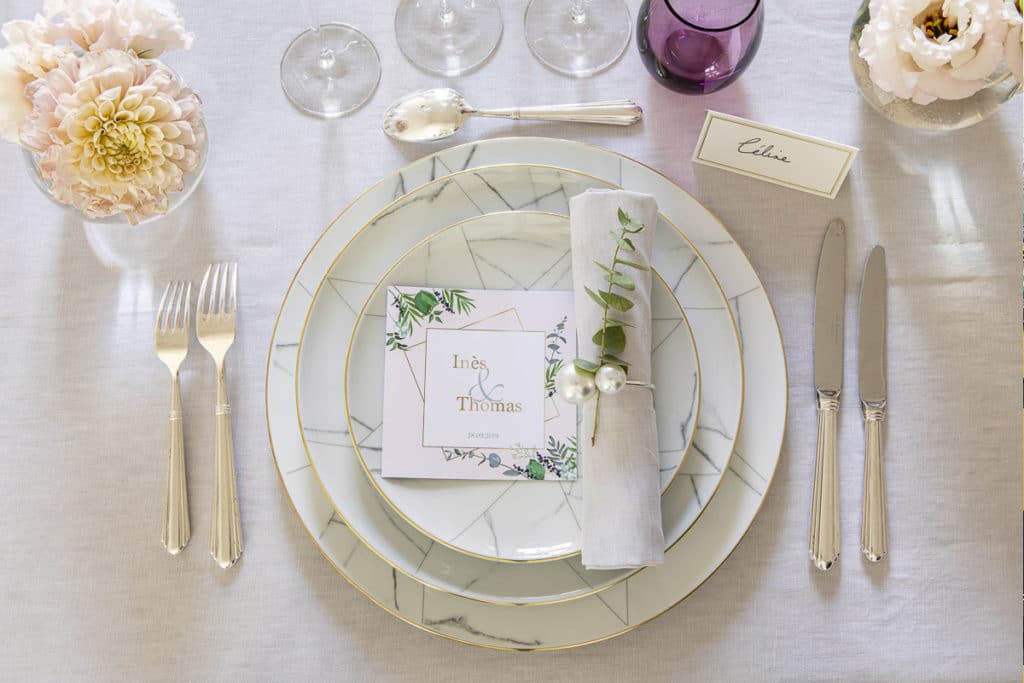 Étiquette à table-ready-for-dinner