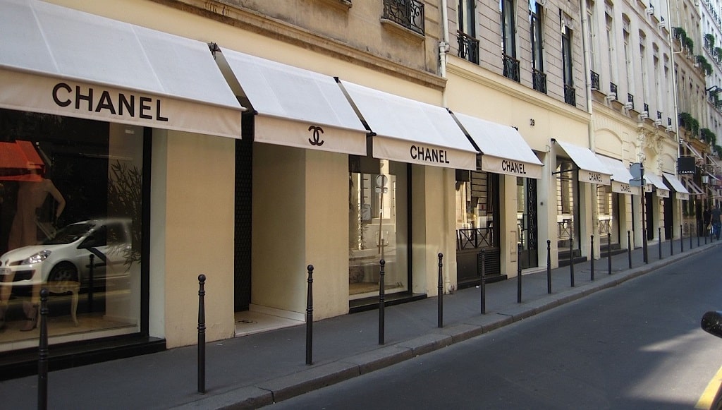 Avenue Montaigne-vitrine-de-chanel
