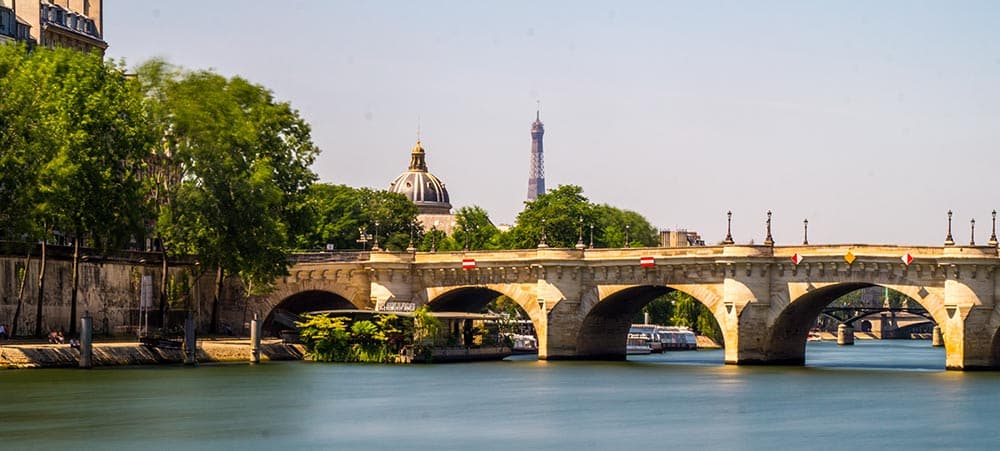 vue-pont-neuf-grand-palais-tour-eiffel-au-loin