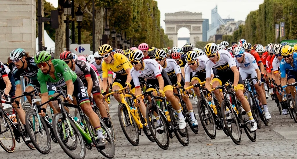 Tour-de-france-arrival-on-the-champs-elysees-the-last-stage