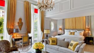 Champs-elysees-hotels-plazza-athenee-paris-chambre-opt-300x169.jpg