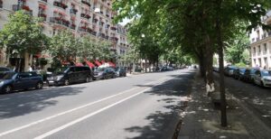 Avenue-Montaigne-paris-8eme-opt-opt-300x154.jpg