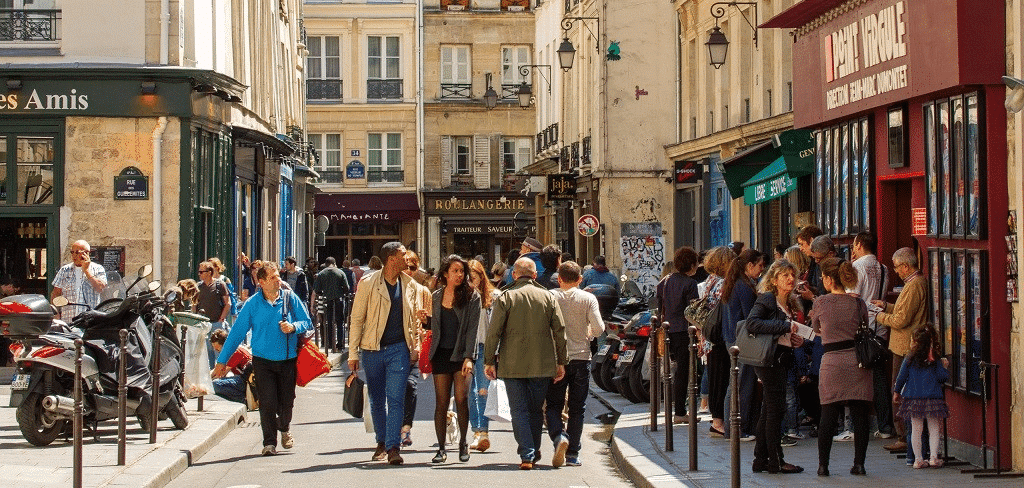 20-departures-for-walks-through-the-marais-district