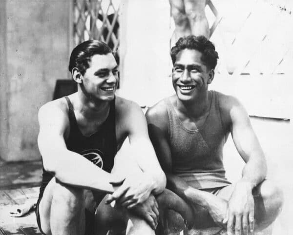 Jeux Olympiques de 1924 à 2024-JO1924-johnny-weissmuller-et-duke-kahanamoku-aux-jeux-olympiques-de-1924-a-paris-600x482.jpg