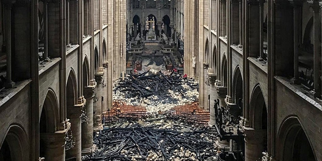 notre-dame-vue-interieure-de-la-nef-et-dommages