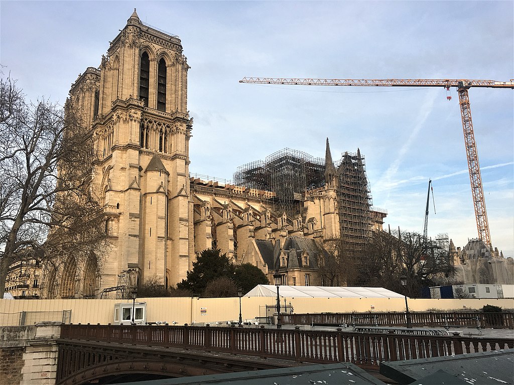 Notre-dame-grue-travaux