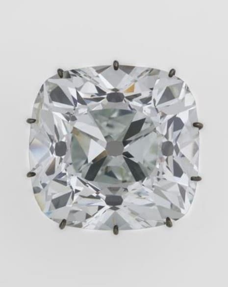 diamant-le-regent-vole-aujourd'hui-au-louvre