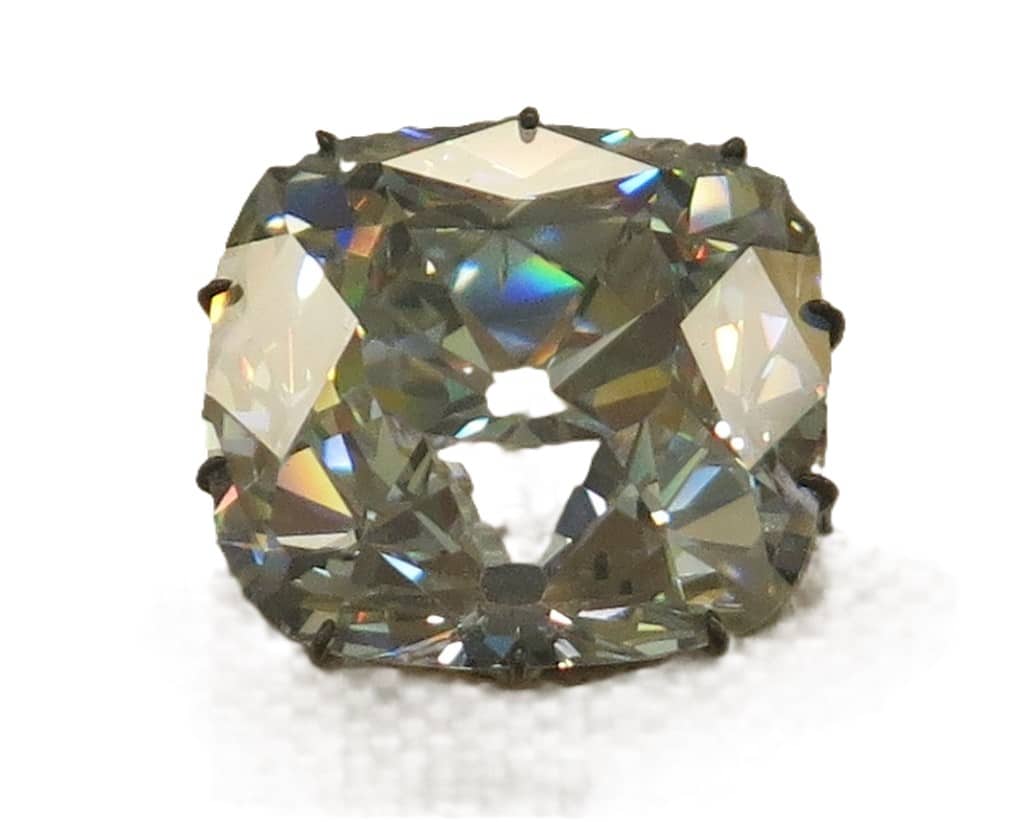 Regent-diamond-from-jewels-of-the-Crown-of-France