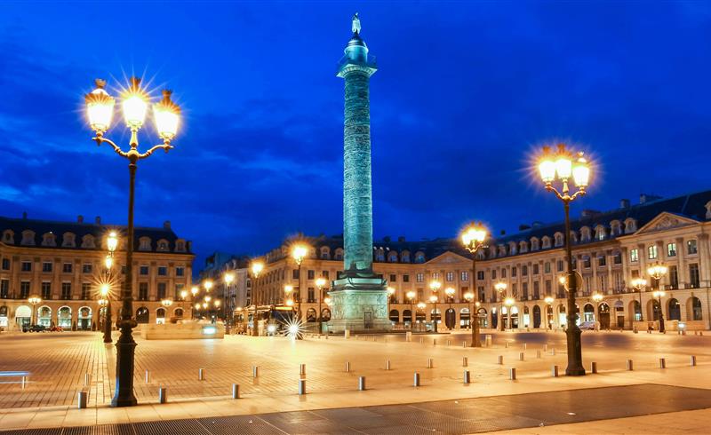 Paris jewelers specializing in precious stones-vendome-square