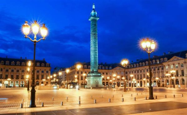 Vendome-place-avec-colonne-la-nuit-600x368.jpg