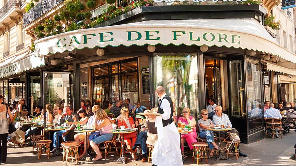 Cafe-de-flore-a-saint-germain-des-pres-dans-6th-arrondissement