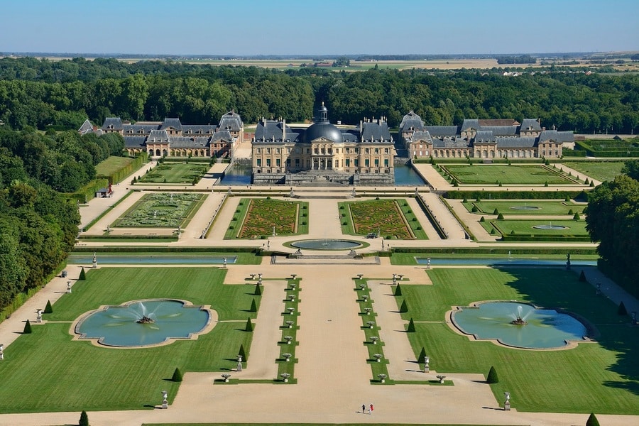 nicolas-fouquet-son-chateau-de-vaux-le-vicomte-vue-des-jardins
