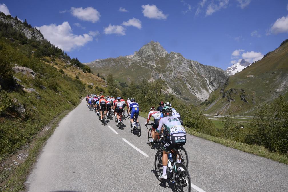 Tour-de-france-on-the-roads-of-the-alps