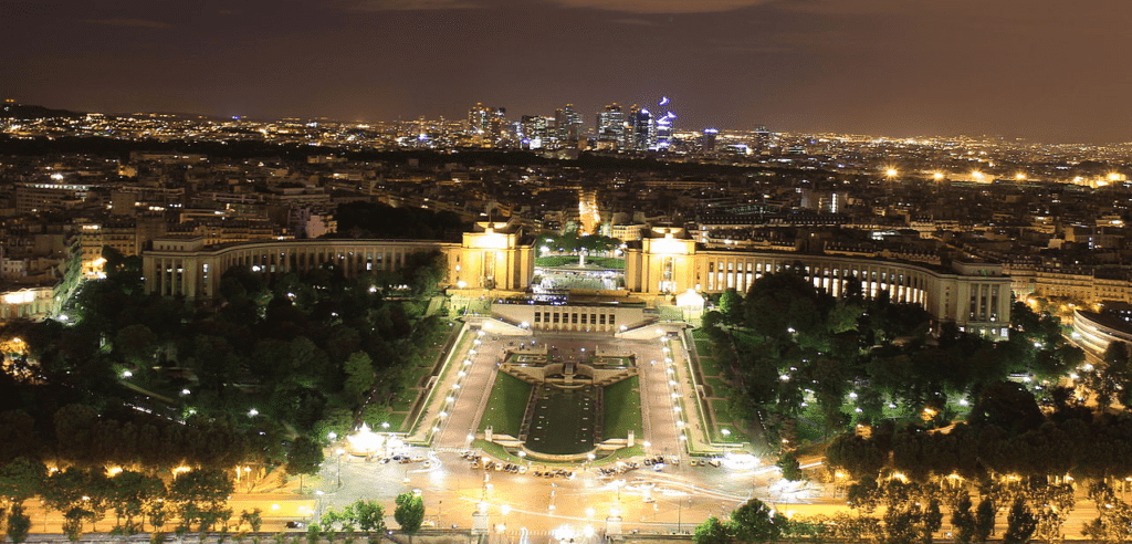 Seen-from-eiffel-tower-restaurant-palais-de-chaillot-of-paris-by-night