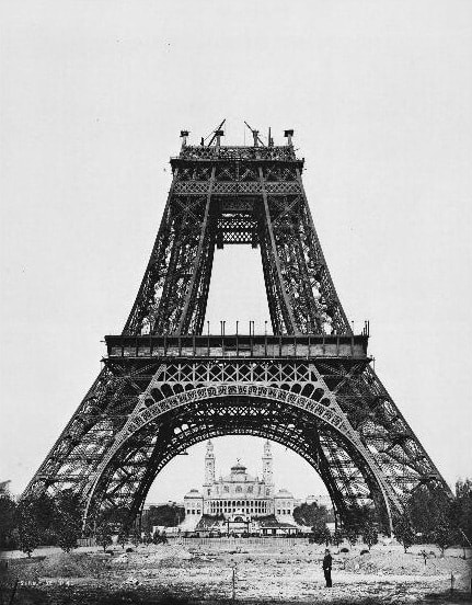 Eiffel-tower-under-construction