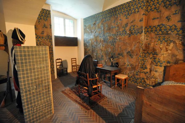 derniers jours de Louis XVI-Conciergerie-Cell-of-Marie-Antoinette-at-Conciergerie-600x398.jpg