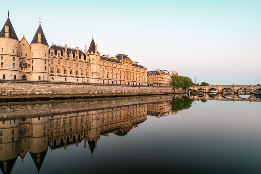unique-parisian-decor-for-your-home-conciergerie-and-seine-river