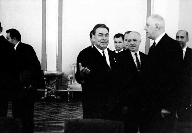charles-de-gaulle-with-brejnev-in-urss