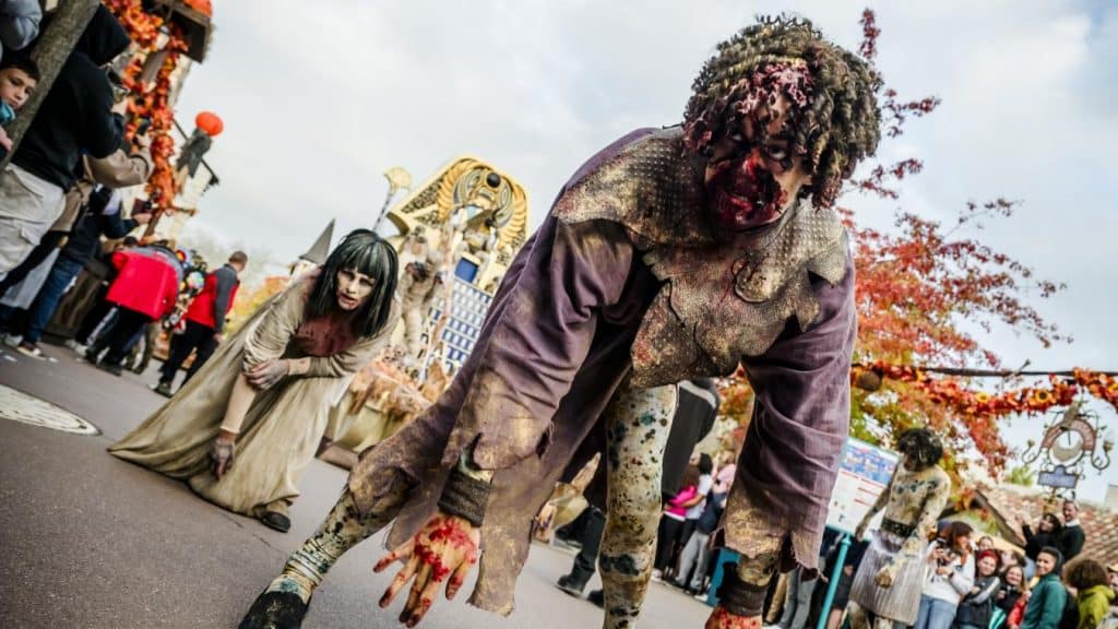 Halloween-in-france-at-asterix-parc-near-paris