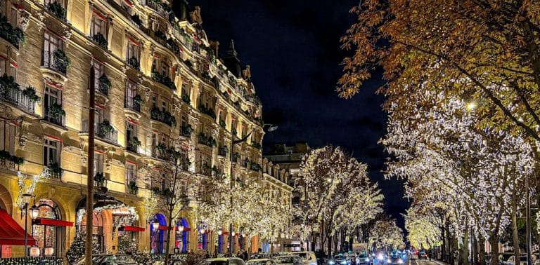 Christmas-shopping-avenue-montaigne-opt-768x378.jpg