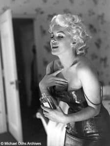 Petite Robe noire de Coco Chanel-ambassadrices-qui-nous-ont-marquees-225x300.jpg