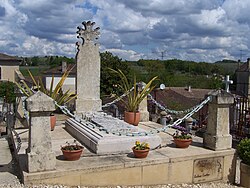 Lautrec-grave-in-verdelais-gironde