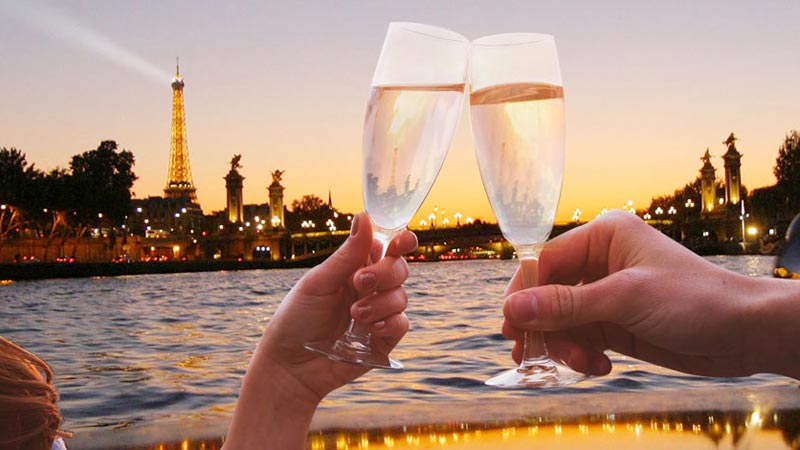 Paris New Year’s Eve 2025-croisiere-sur-la-seine-special-champagne-chez-alain-ducasse