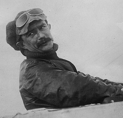 Jules-vedrines-portrait-in-his-plane