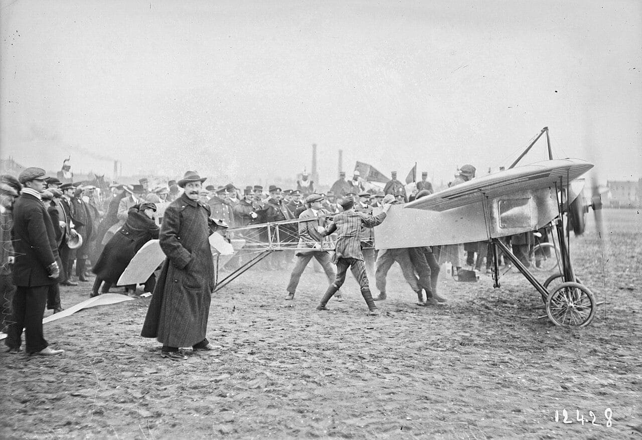Jules Védrines-Depart_Paris_Madrid-1911.jpg