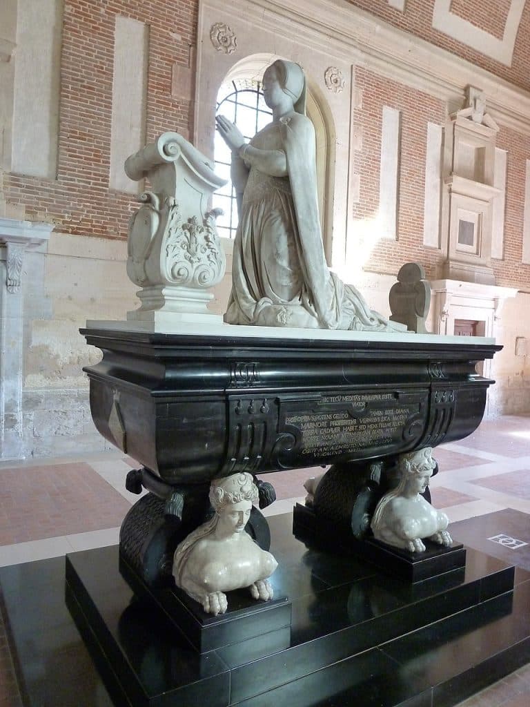 Diane-de-poitiers-grave-in-castle-of-anet