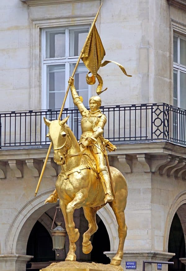 Joan-of-Arc-Statue-Place_des_Pyramides-paris-600x875.jpg