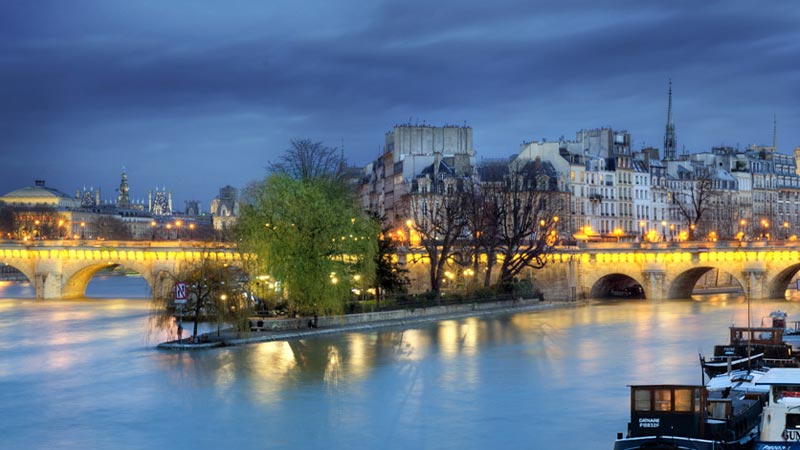 cruises-on-the-romantic-parisian-with-the-guinguette-parisienne-cruise