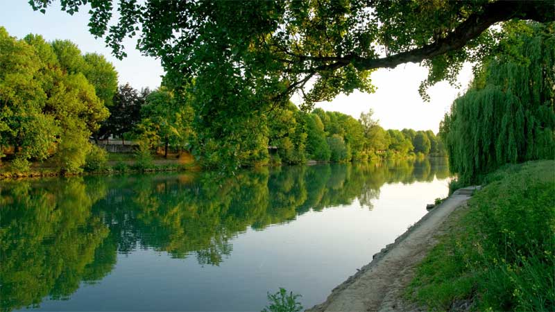 croisieres-sur-les-canaux-parisiens-et-sur-la-marne