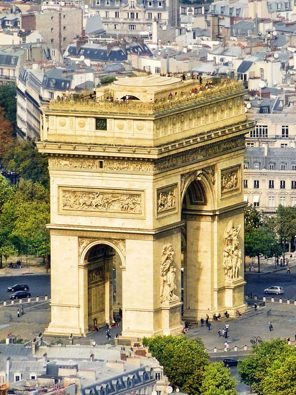 Arc-de-Triomphe-eclaire-par-soleil-couchant-opt.jpg