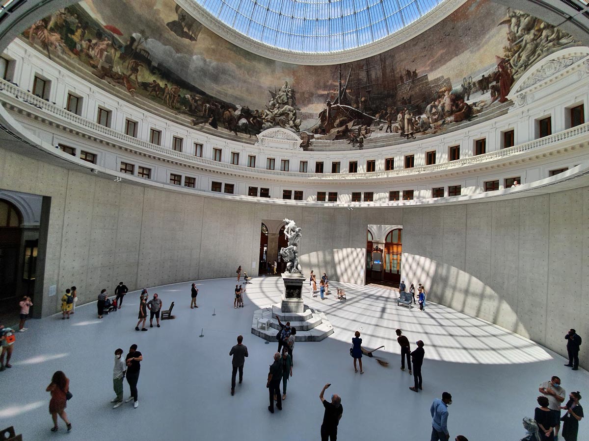 bourse-de-commerce-pinault-salle-exposition.jpg