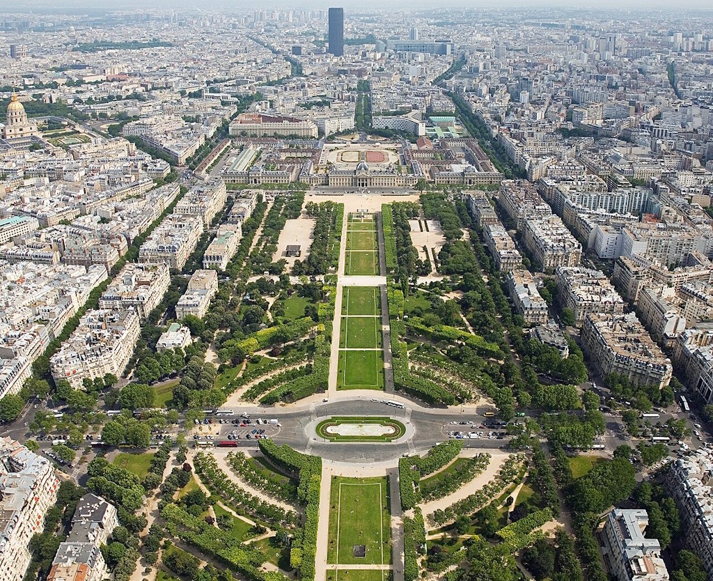 Reportage photos souvenirs-Champ de Mars_from_the_Eiffel_Tower-opt.jpg