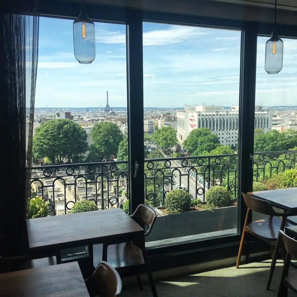 Montmartre-vue-sur-paris-du-rooftop-terrass-hotel-opt.jpg