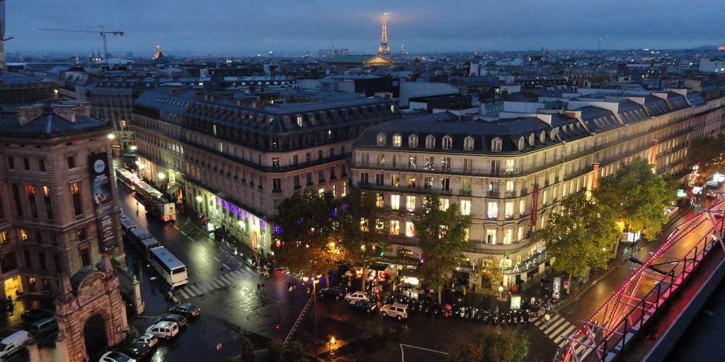 galeries-lafayette-rooftop-by-night-opt.jpg