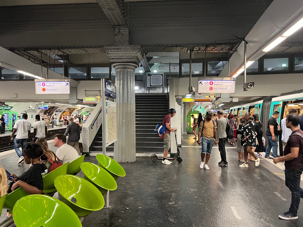 10 erreurs à éviter pour un séjour réussi à Paris-Gare-est-Station-métro-opt.jpg