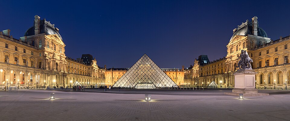 Séjour multi-activités à Paris-louvre-musee-depuis-cour-napoleon.jpg